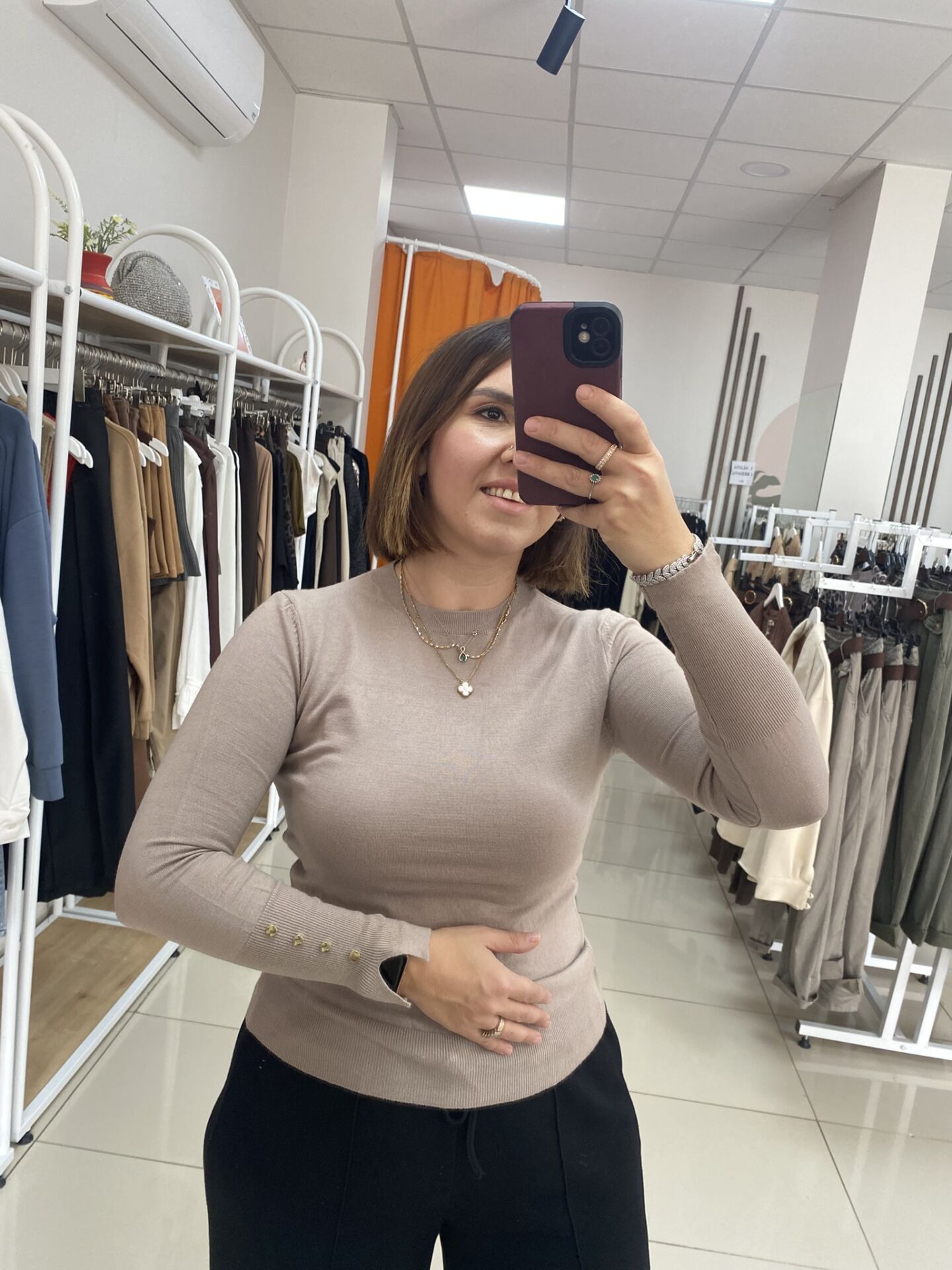 KOL DÜĞME DETAYLI YUVARLAK YAKA TRİKO KAZAK(BEJ)