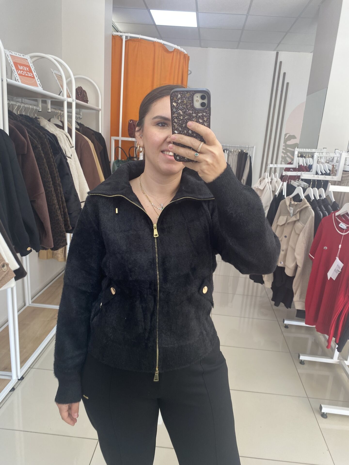 YUMOŞ ÖNDEN FERMUARLI HIRKA(SİYAH)