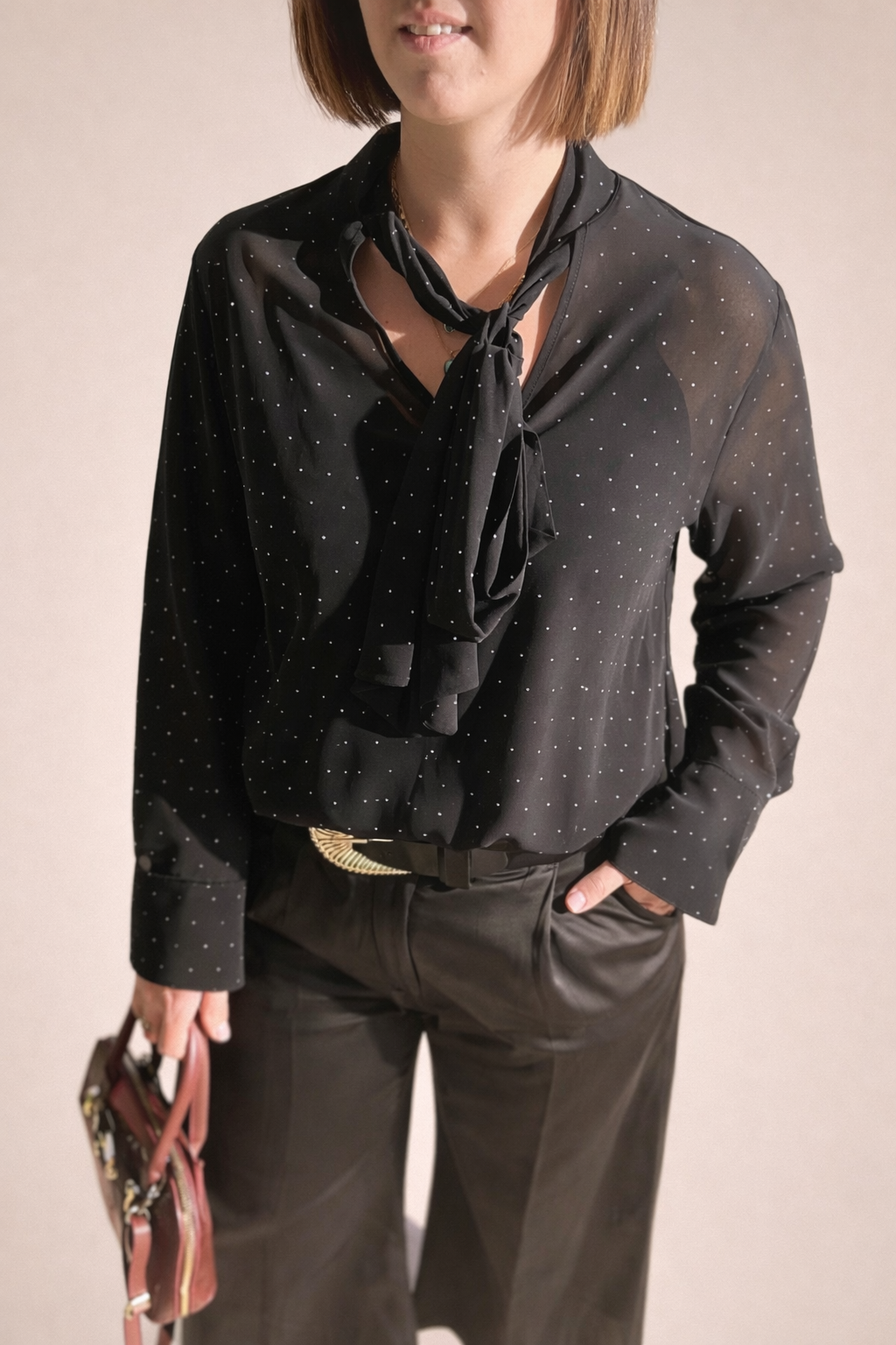 TAŞ DETAYLI ŞİFON BLUZ(SİYAH)