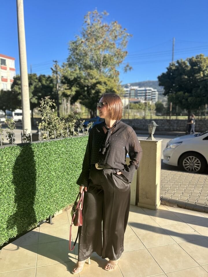 TAŞ DETAYLI ŞİFON BLUZ(SİYAH)