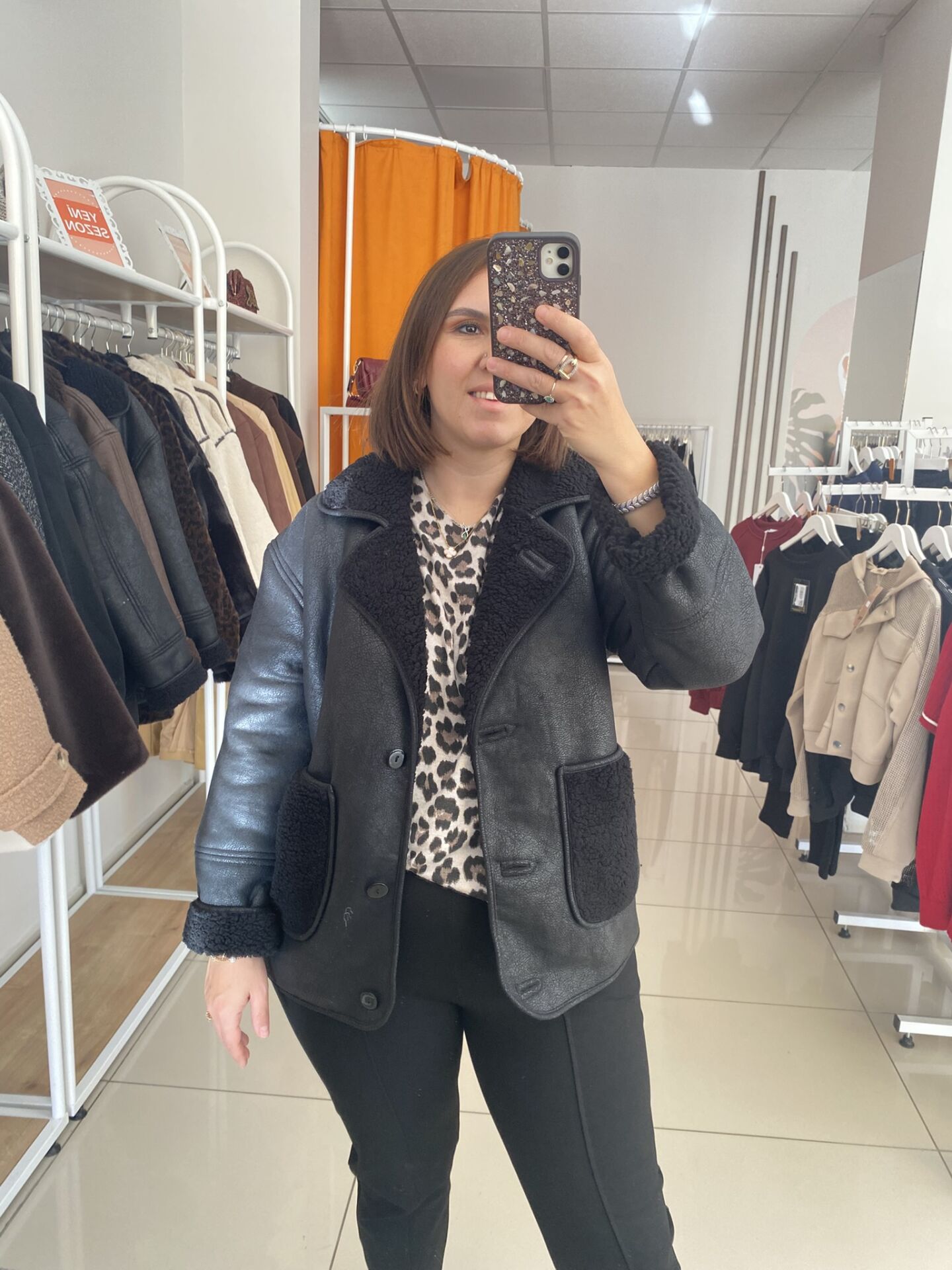 PELUŞ DETAYLI DERİ MONT(SİYAH)