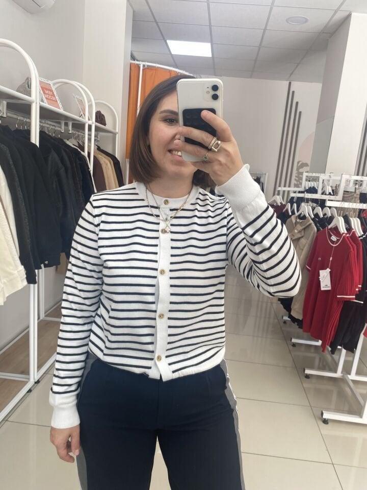 ÖNDEN DÜĞMELİ ÇİZGİLİ  HIRKA