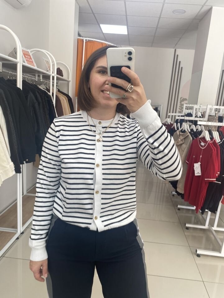 ÖNDEN DÜĞMELİ ÇİZGİLİ  HIRKA