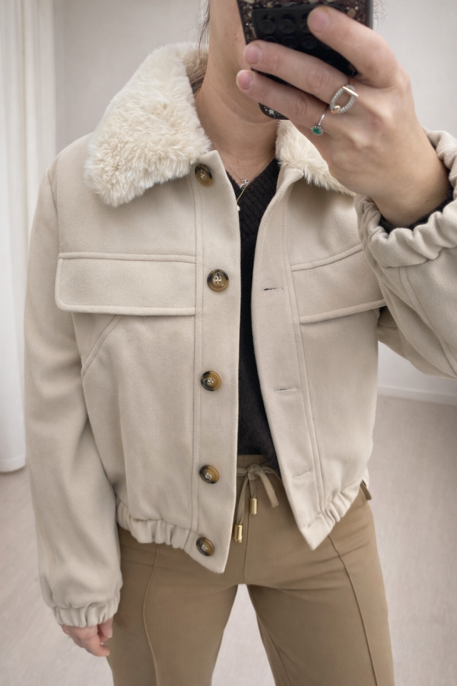 DÜĞMELİ KISA KAŞE KABAN (KREM)