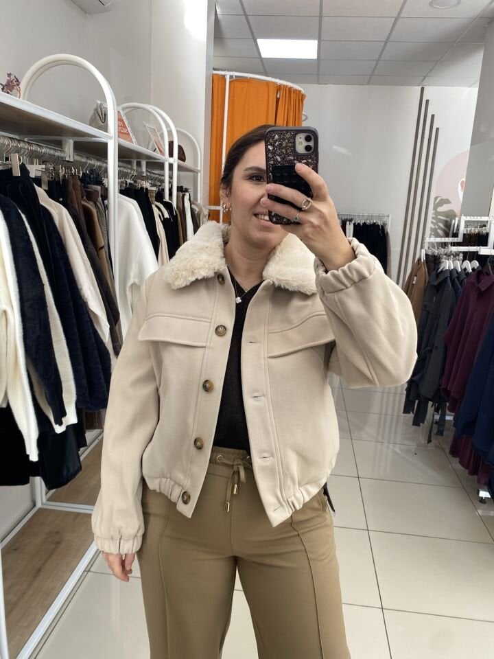 DÜĞMELİ KISA KAŞE KABAN (KREM)