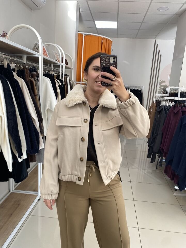 DÜĞMELİ KISA KAŞE KABAN (KREM)