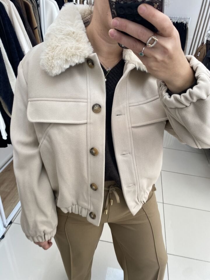 DÜĞMELİ KISA KAŞE KABAN (KREM)